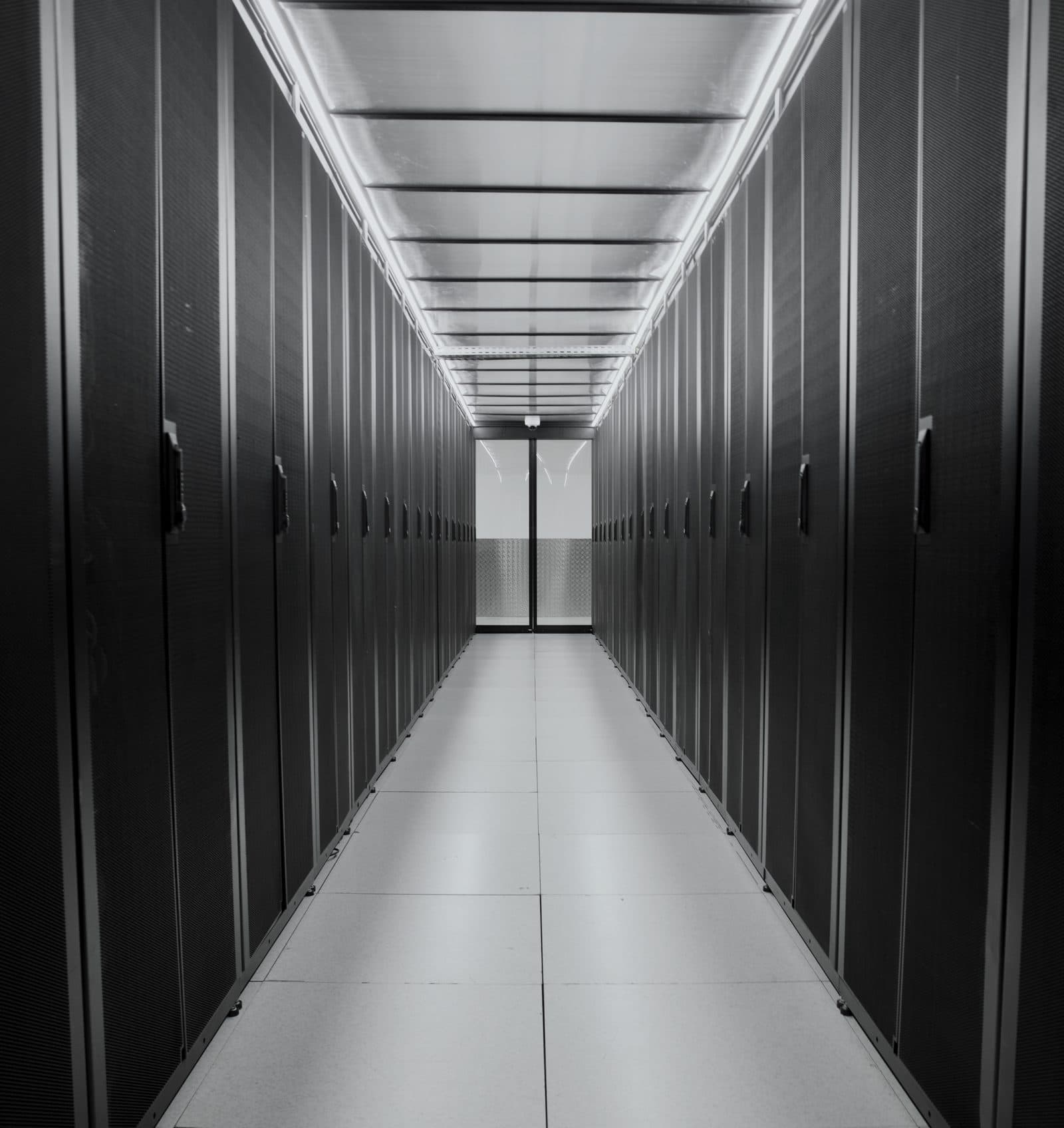 Allée de serveurs dans notre datacenter de Vélizy